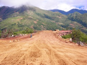 A nearly-completed road in Huanacuni (municipality of Omereque). Mano a Mano has built or improved 75 kilometers of road in Omereque.